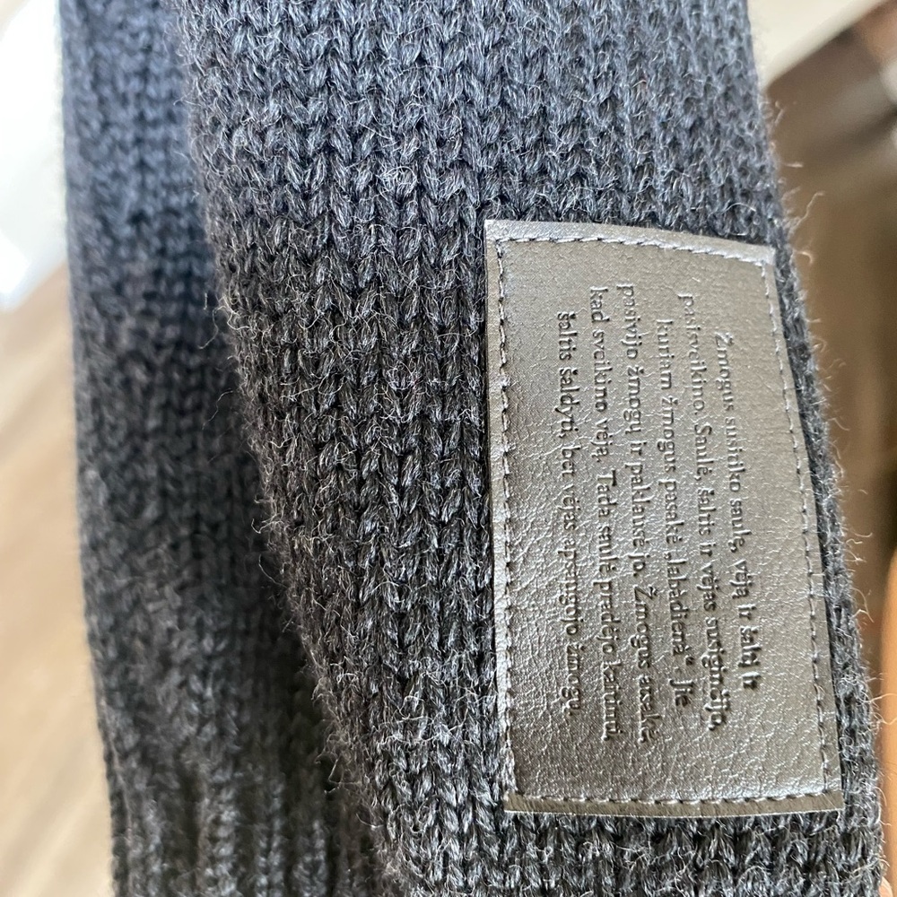 Labàdienà designer knit sweater - Picture 6 of 6
